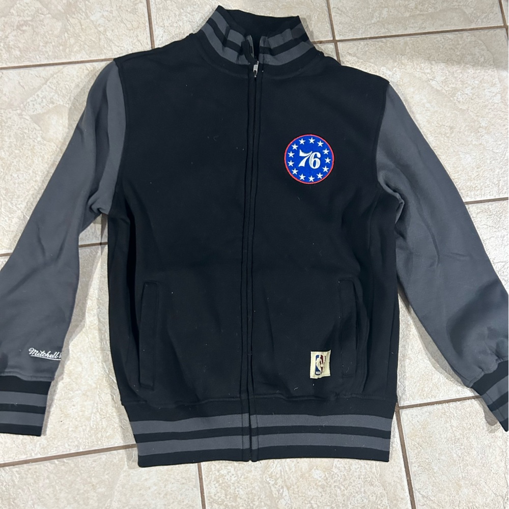 Mitchell and Ness Phila 76ers zip up jacket. Mens size small.